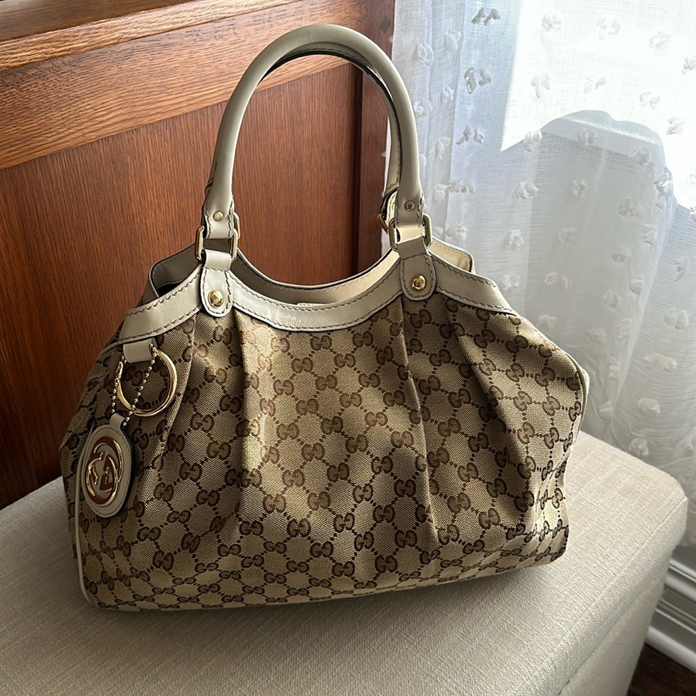 Like New & 💯 Authentic Gucci Hobo Shoulder Bag